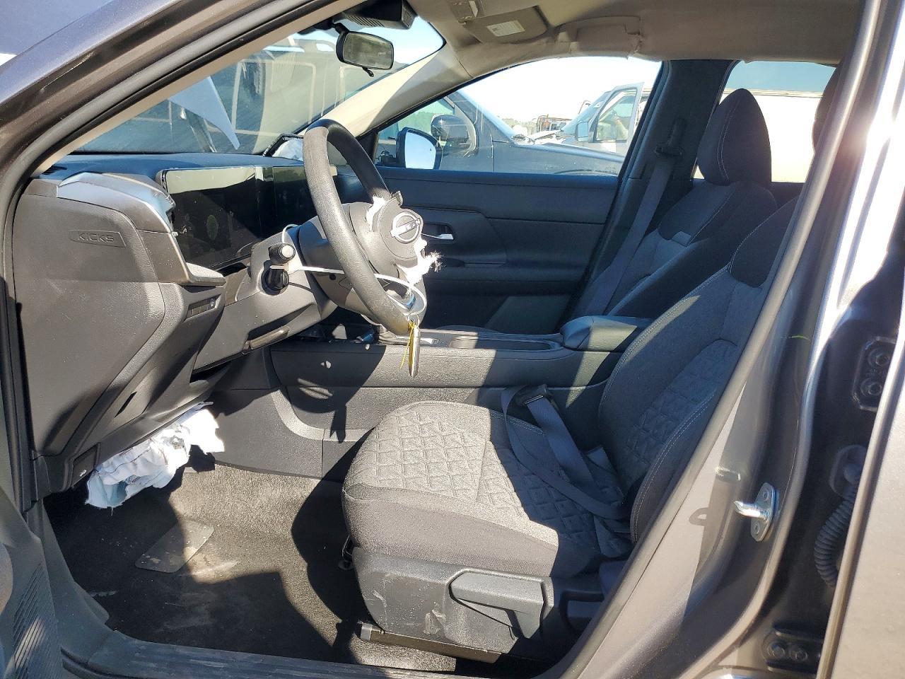 2025 NISSAN KICKS