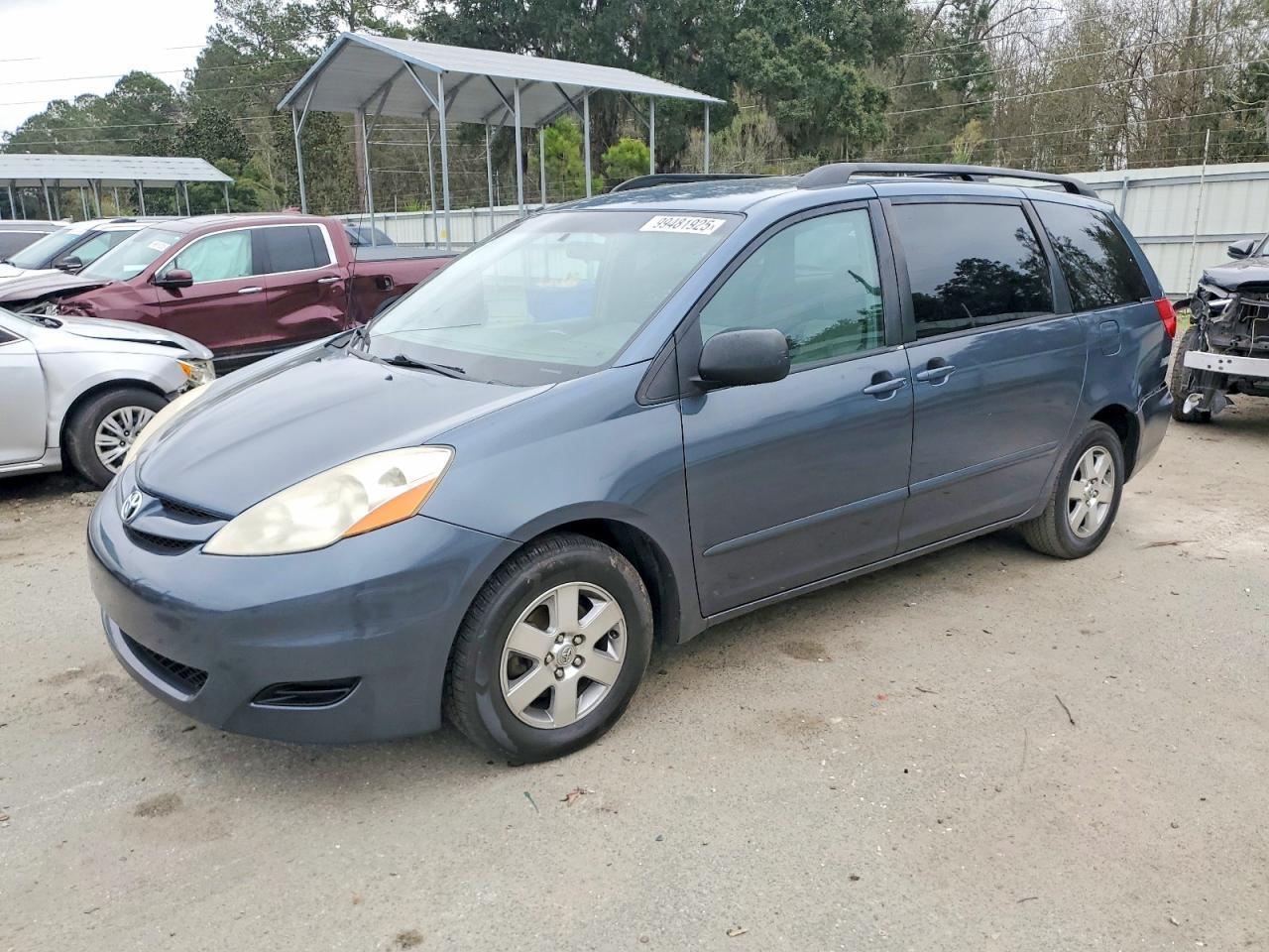 2010 TOYOTA SIENNA