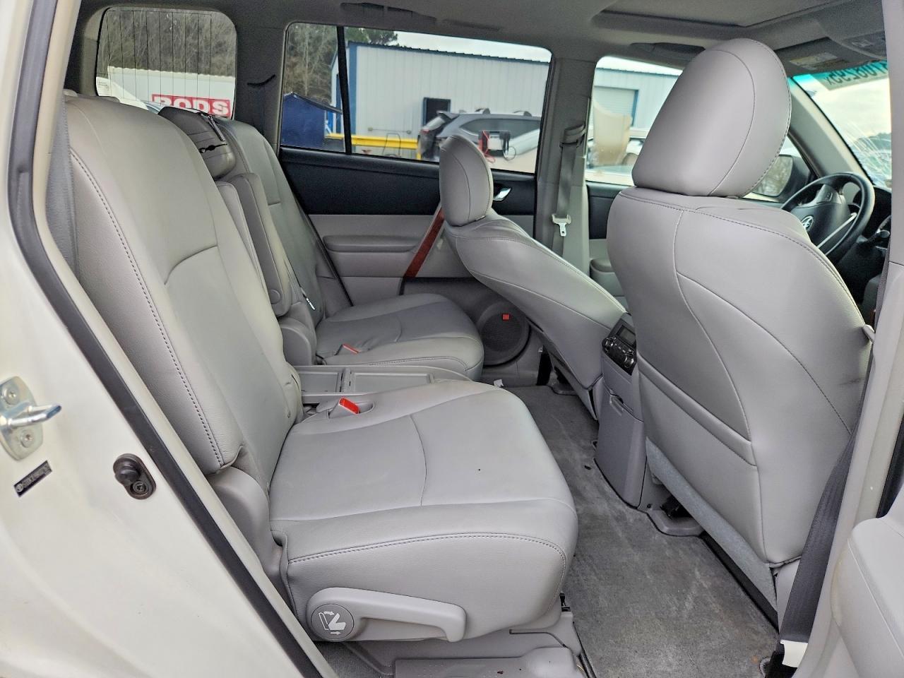 2010 TOYOTA HIGHLANDER