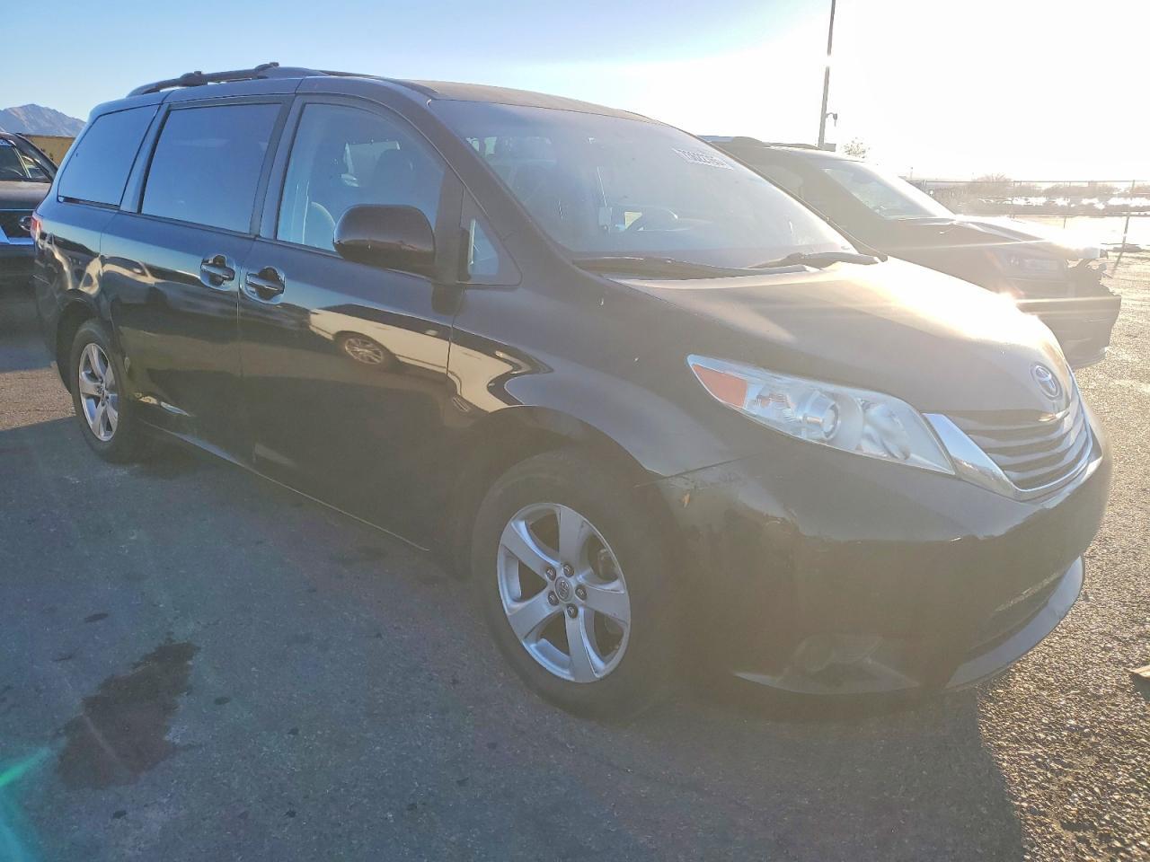2013 TOYOTA SIENNA