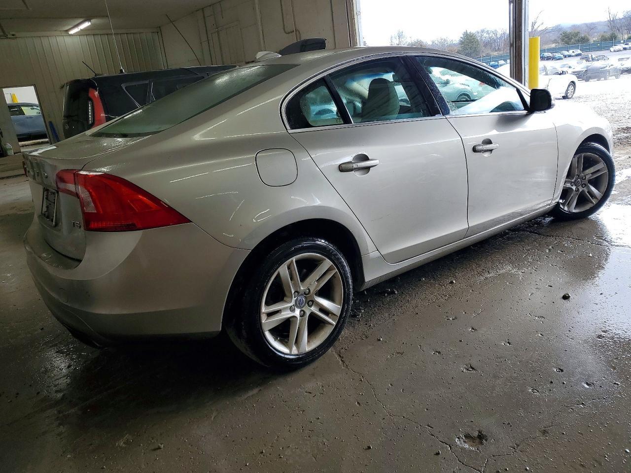 2015 VOLVO S60