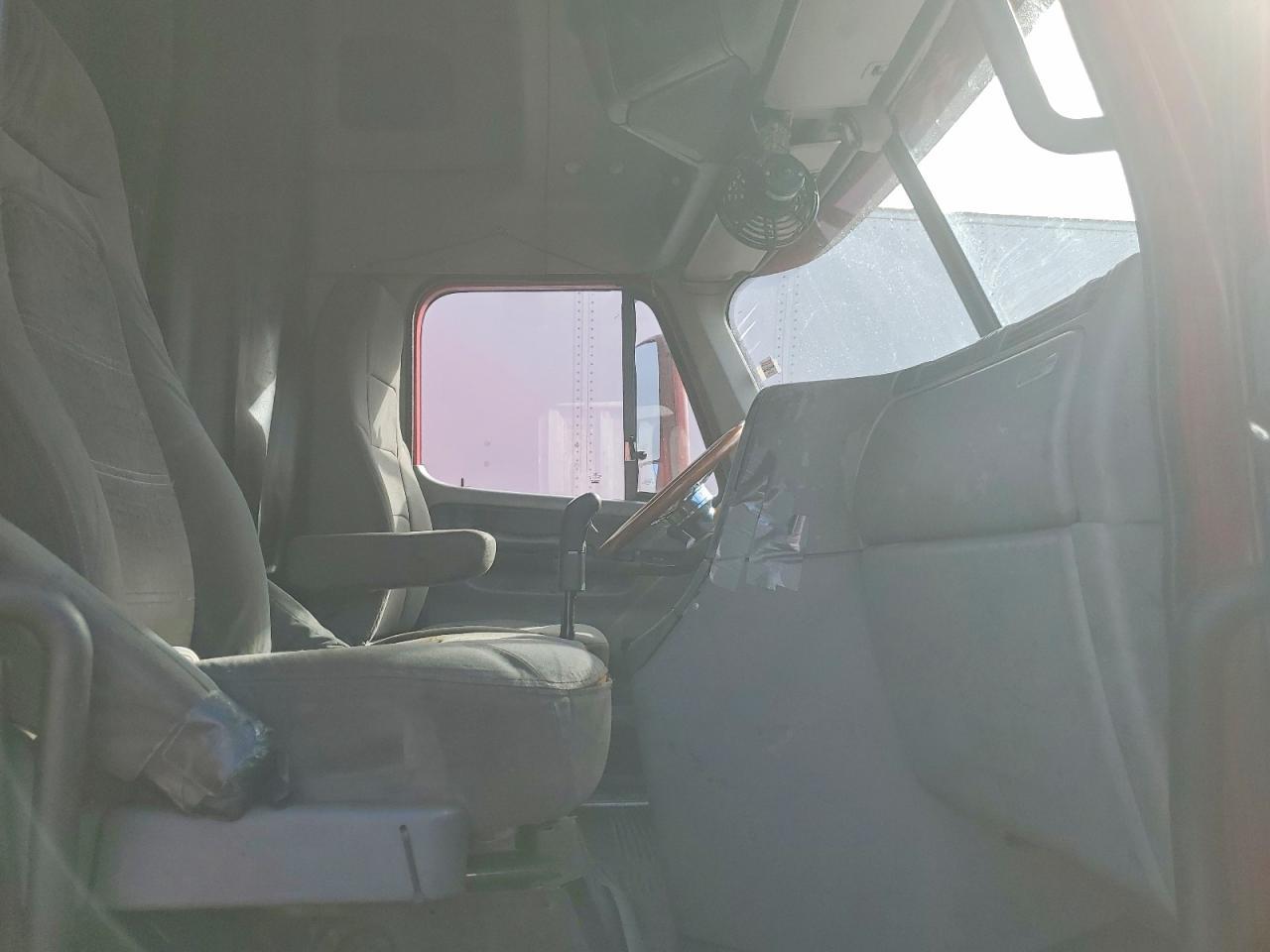 2003 FREIGHTLINER Cst120