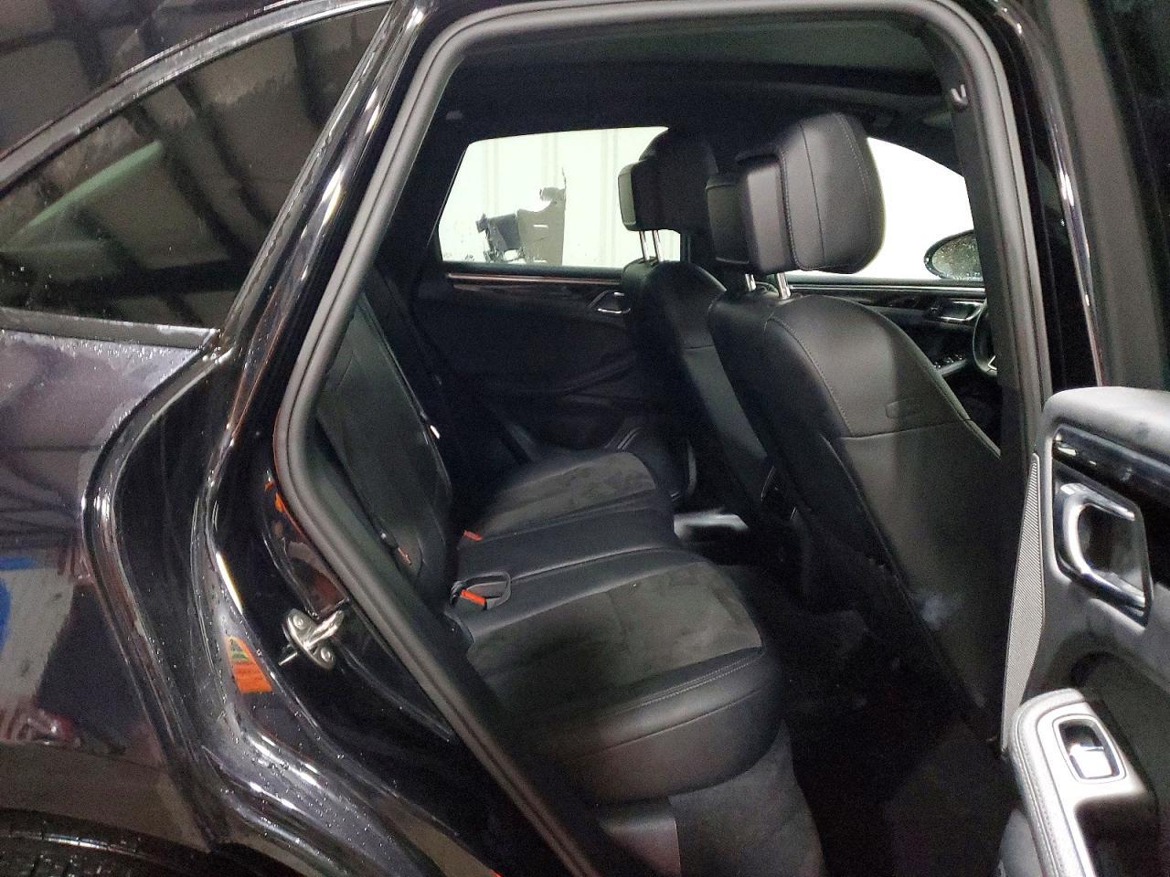 2020 PORSCHE Macan