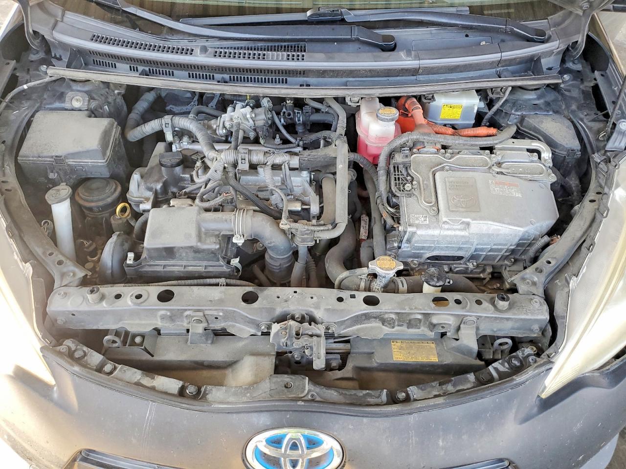 2013 TOYOTA Prius c