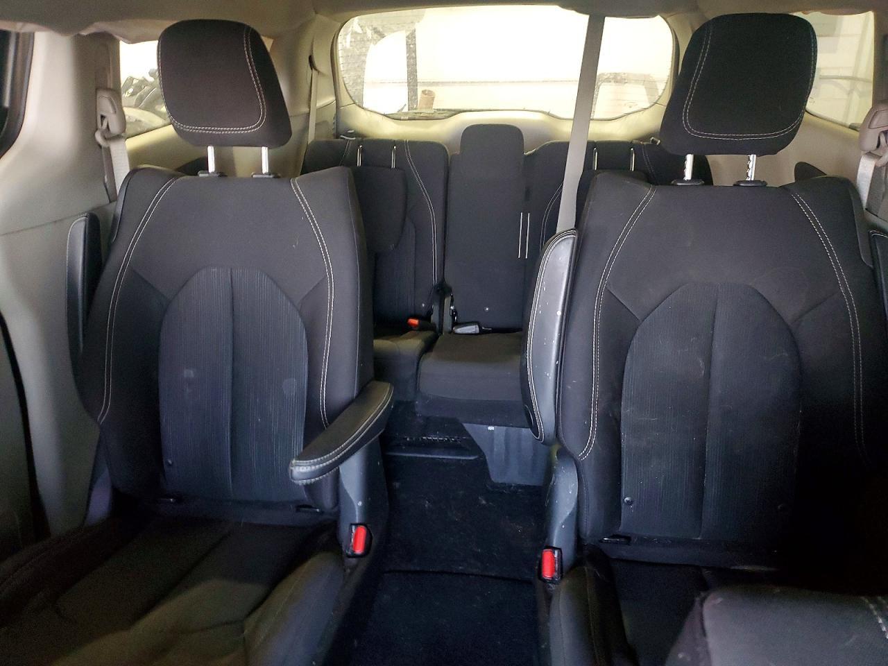 2020 CHRYSLER Voyager