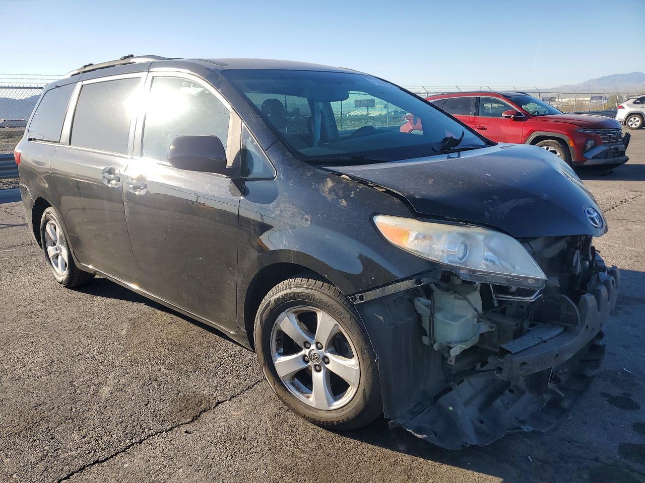 2015 TOYOTA SIENNA