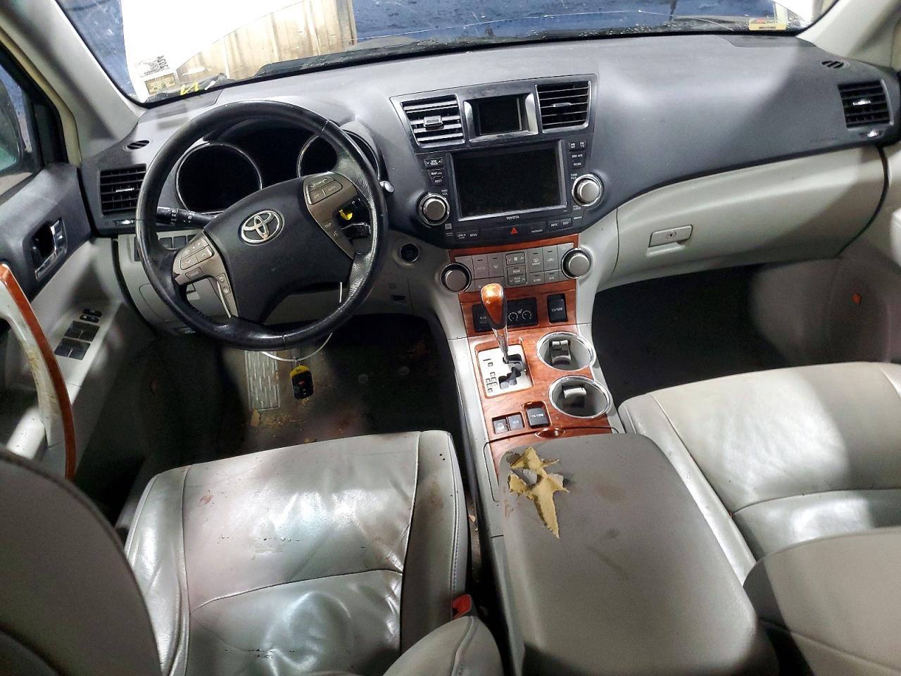 2010 TOYOTA HIGHLANDER