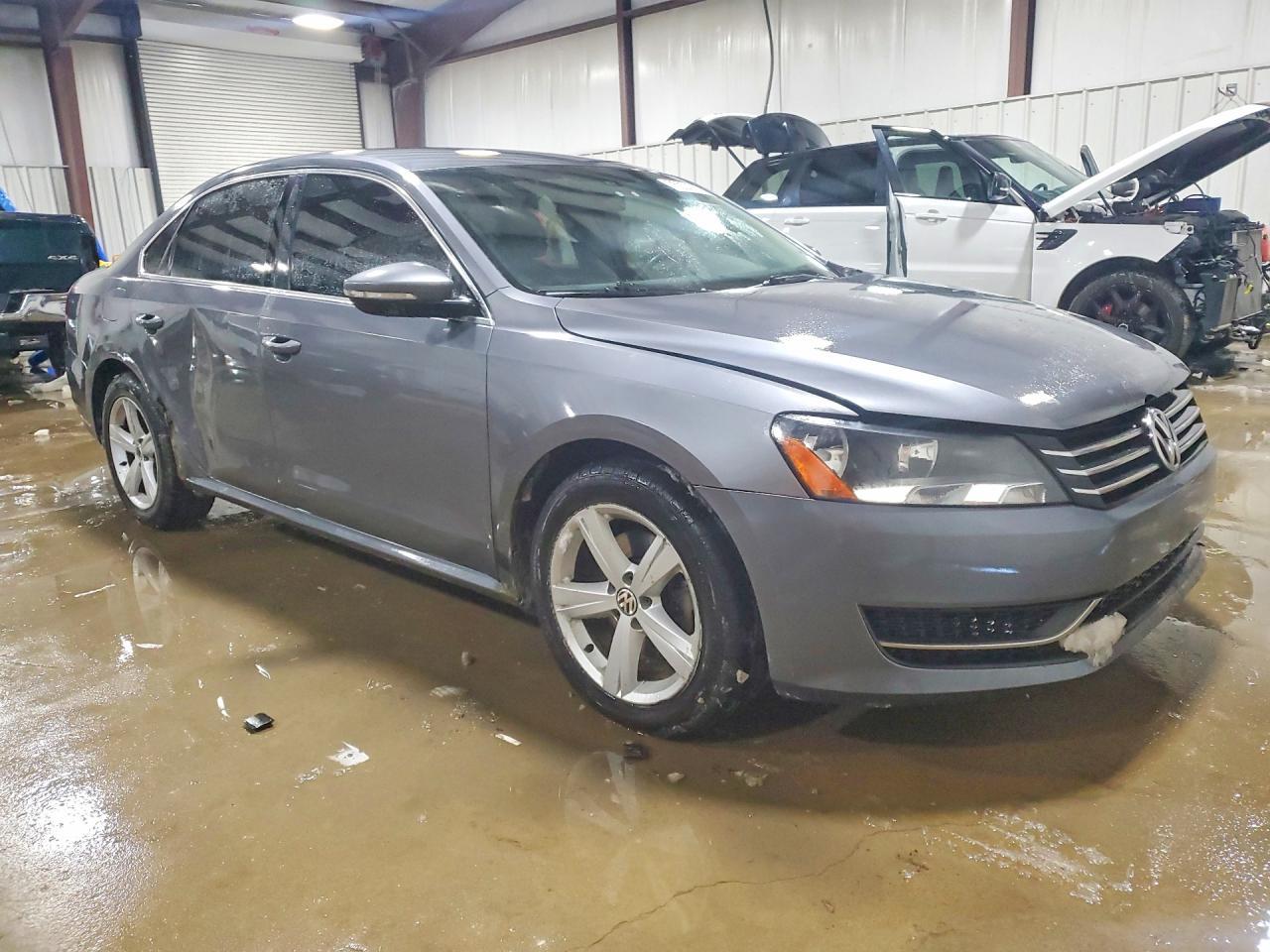 2012 VOLKSWAGEN Passat