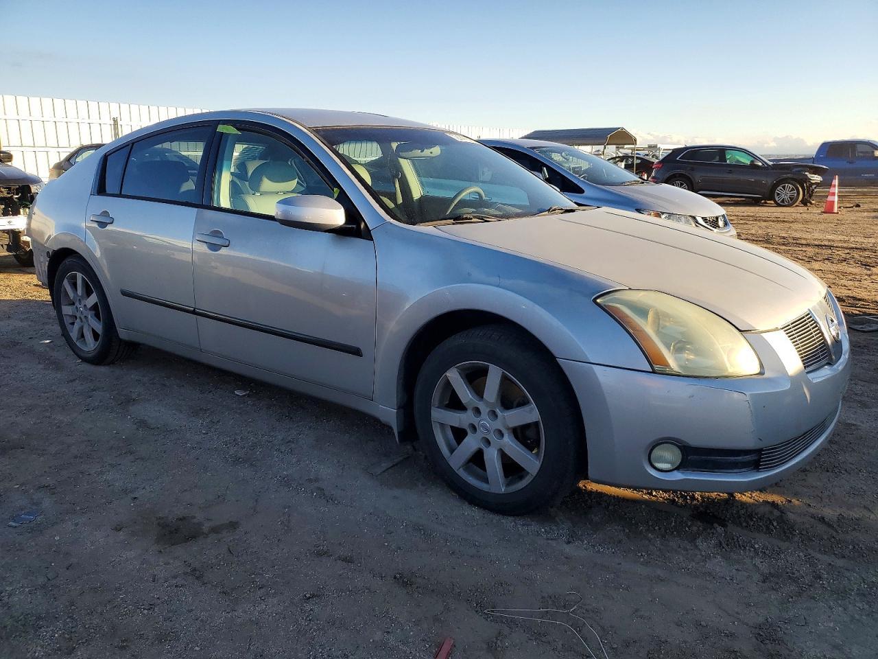 2004 NISSAN Maxima