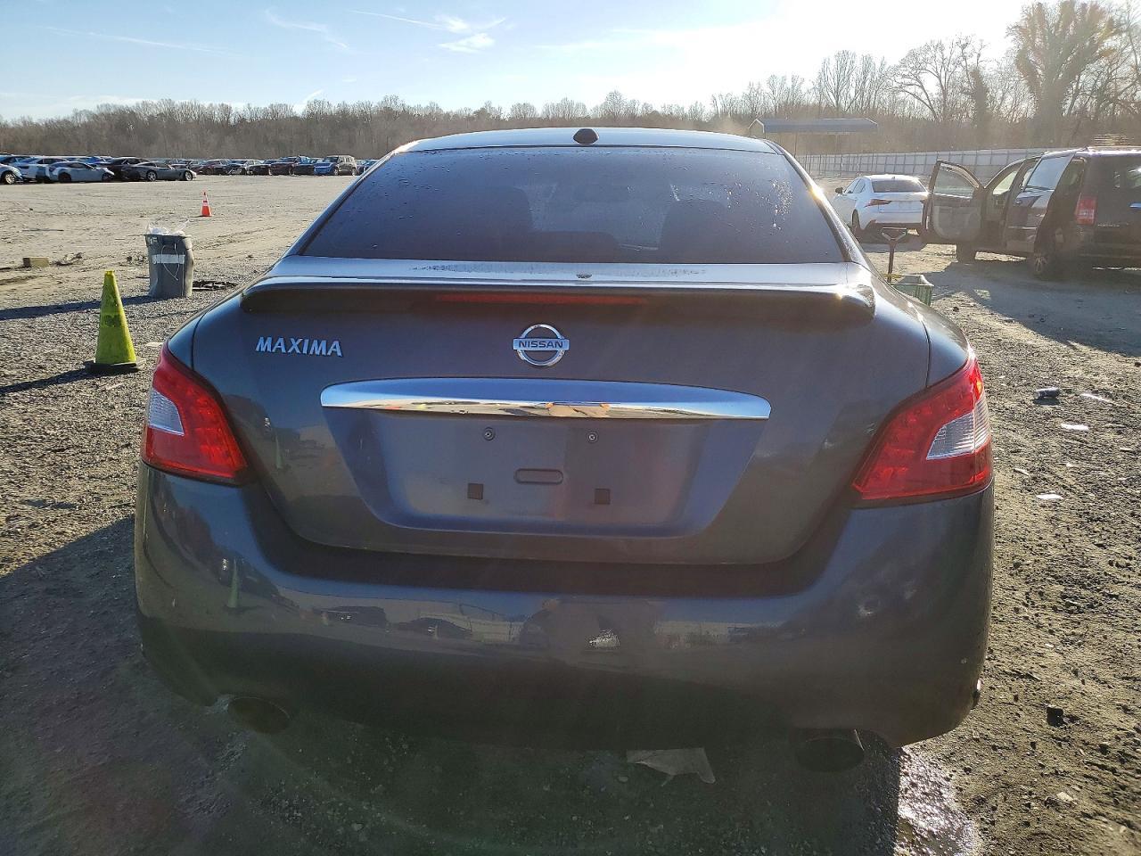 2010 NISSAN Maxima