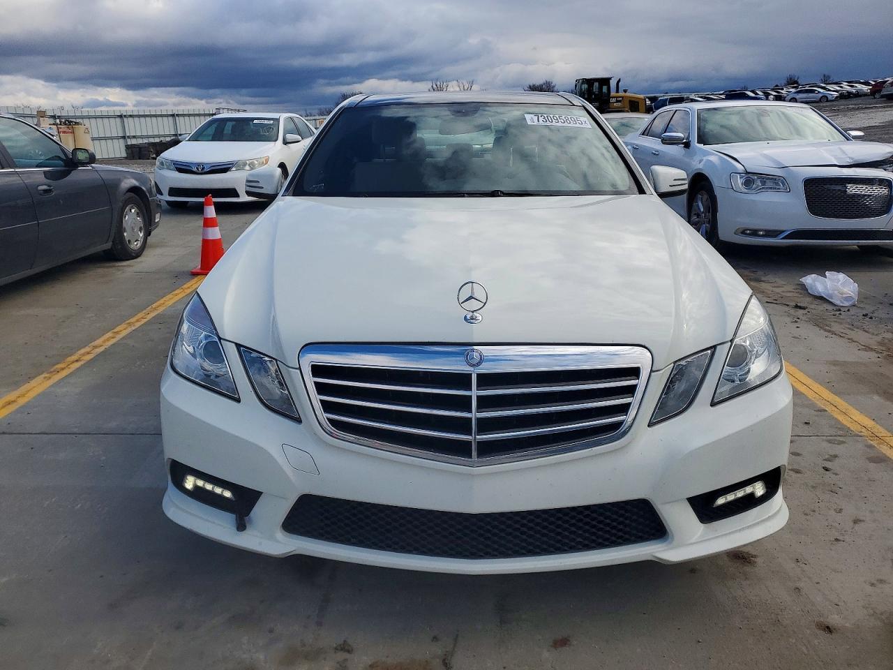 2011 MERCEDES-BENZ E-Class