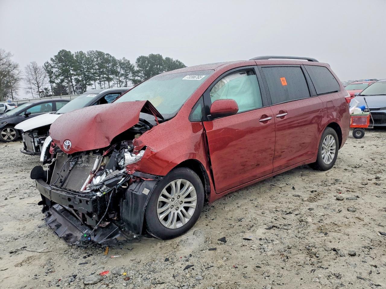 2017 TOYOTA SIENNA