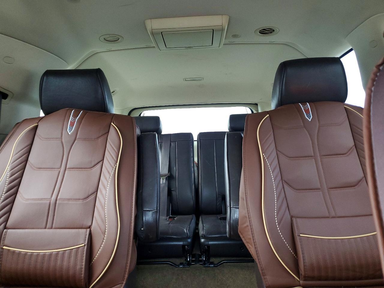 2011 CADILLAC Escalade ESV