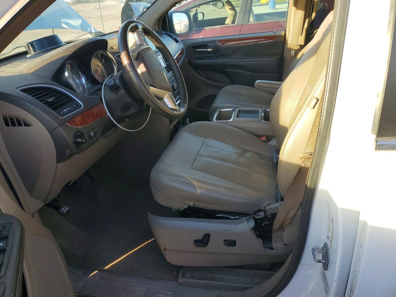 2016 CHRYSLER Town & Country