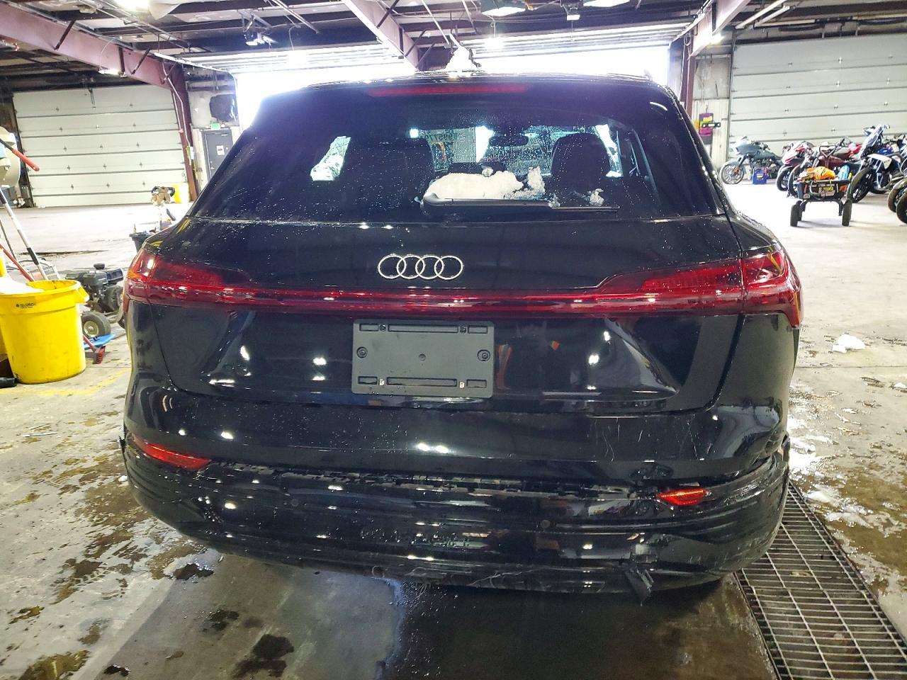 2024 AUDI Q8