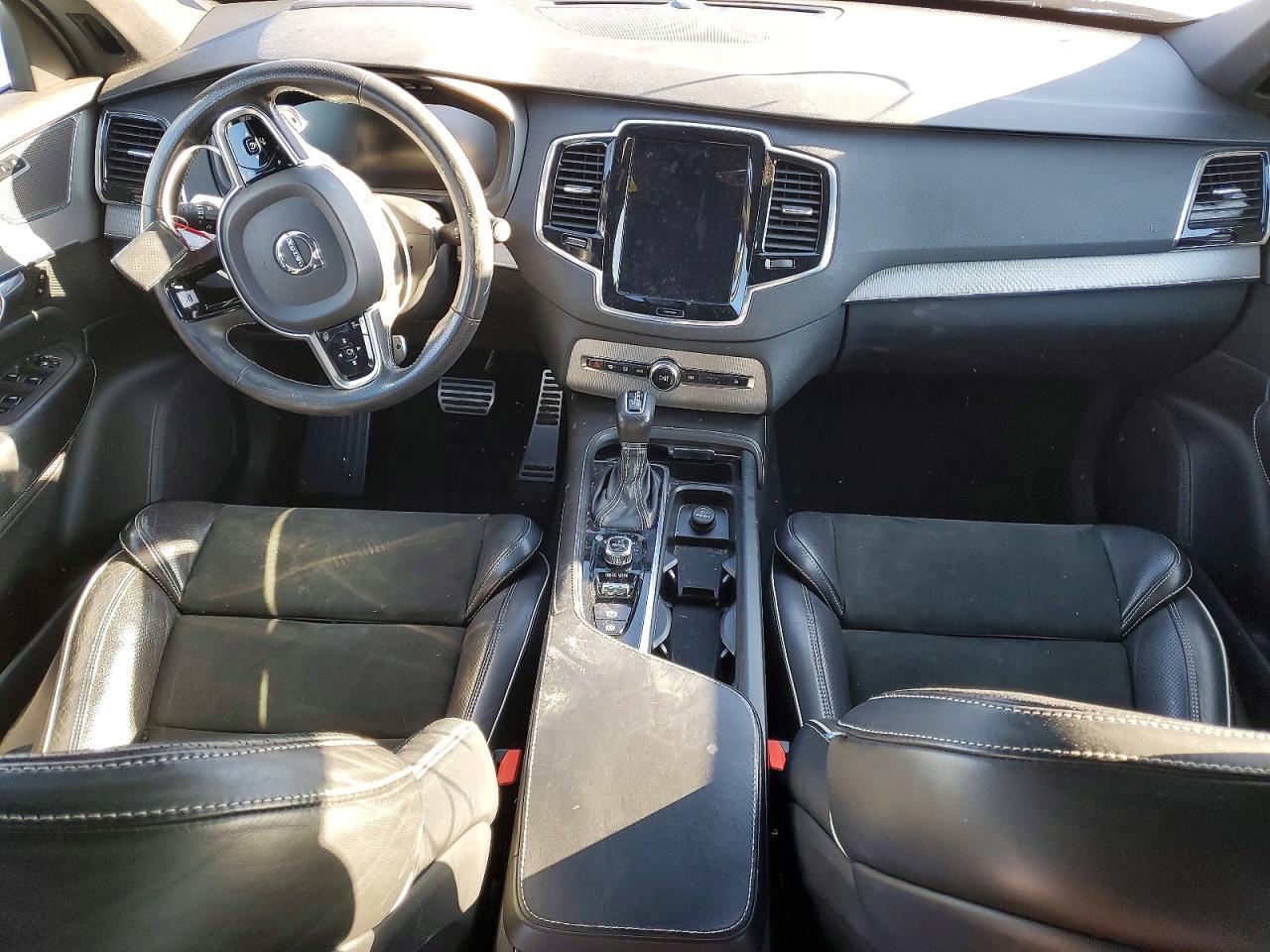 2017 VOLVO XC90