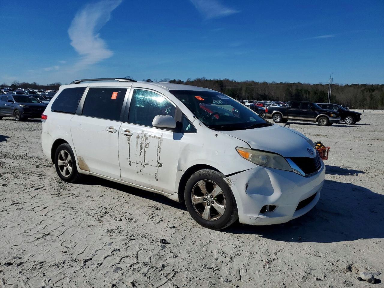2014 TOYOTA SIENNA