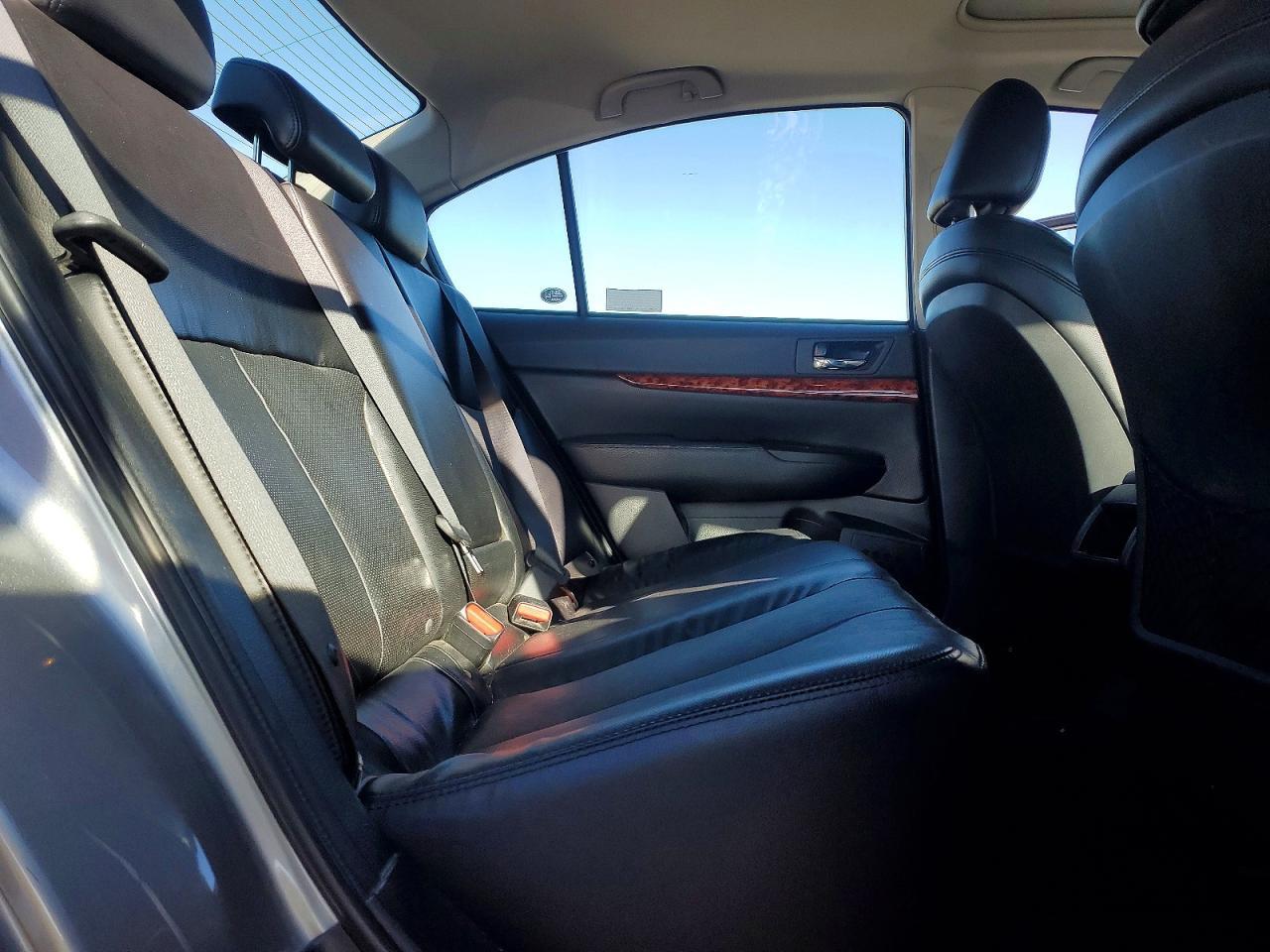 2011 SUBARU Legacy