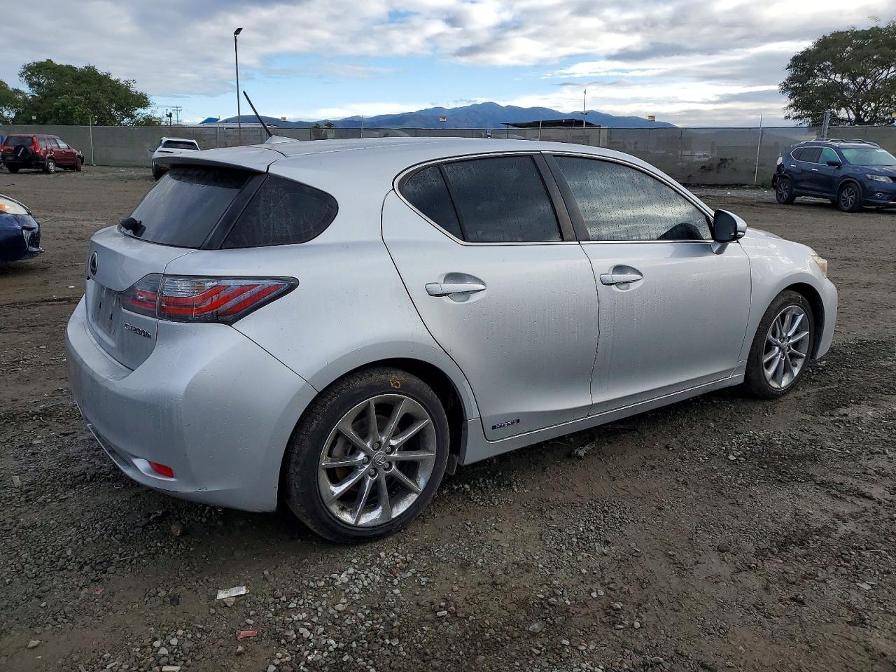 2013 LEXUS CT 200