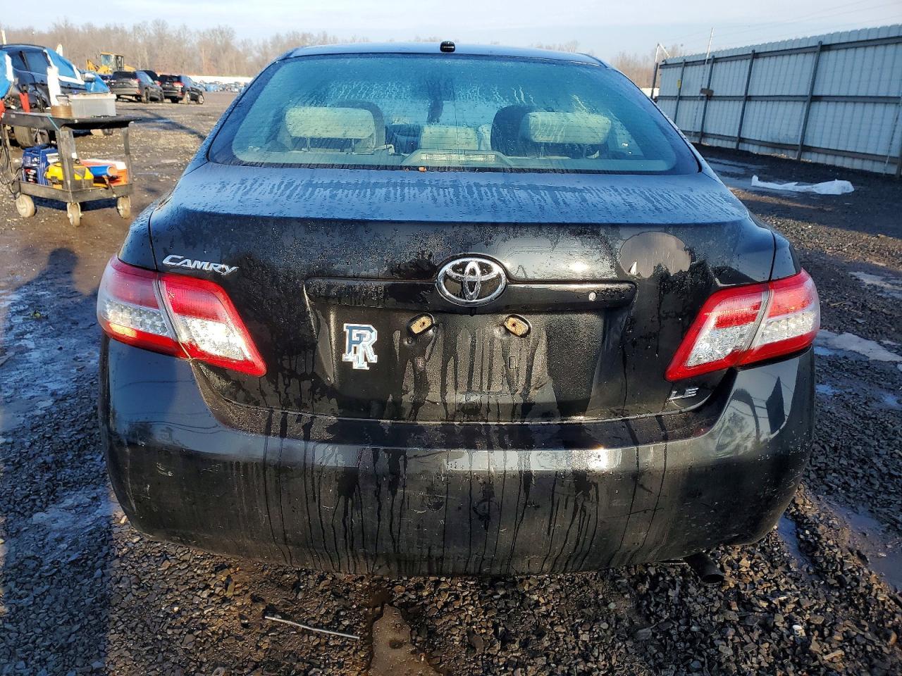 2011 TOYOTA CAMRY
