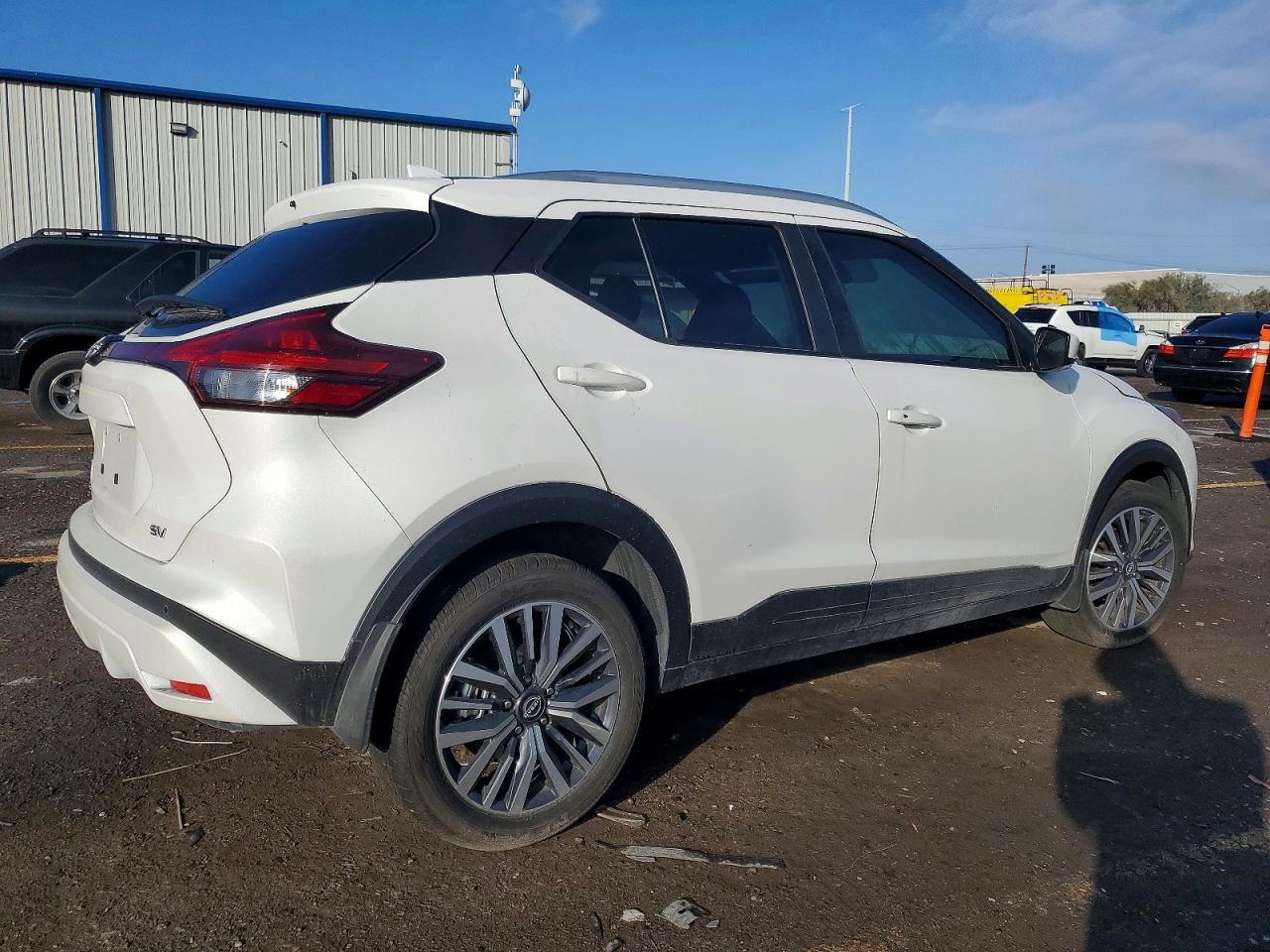 2023 NISSAN KICKS