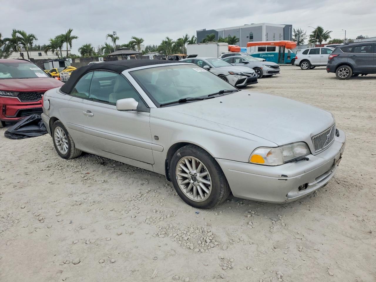 2000 VOLVO C70