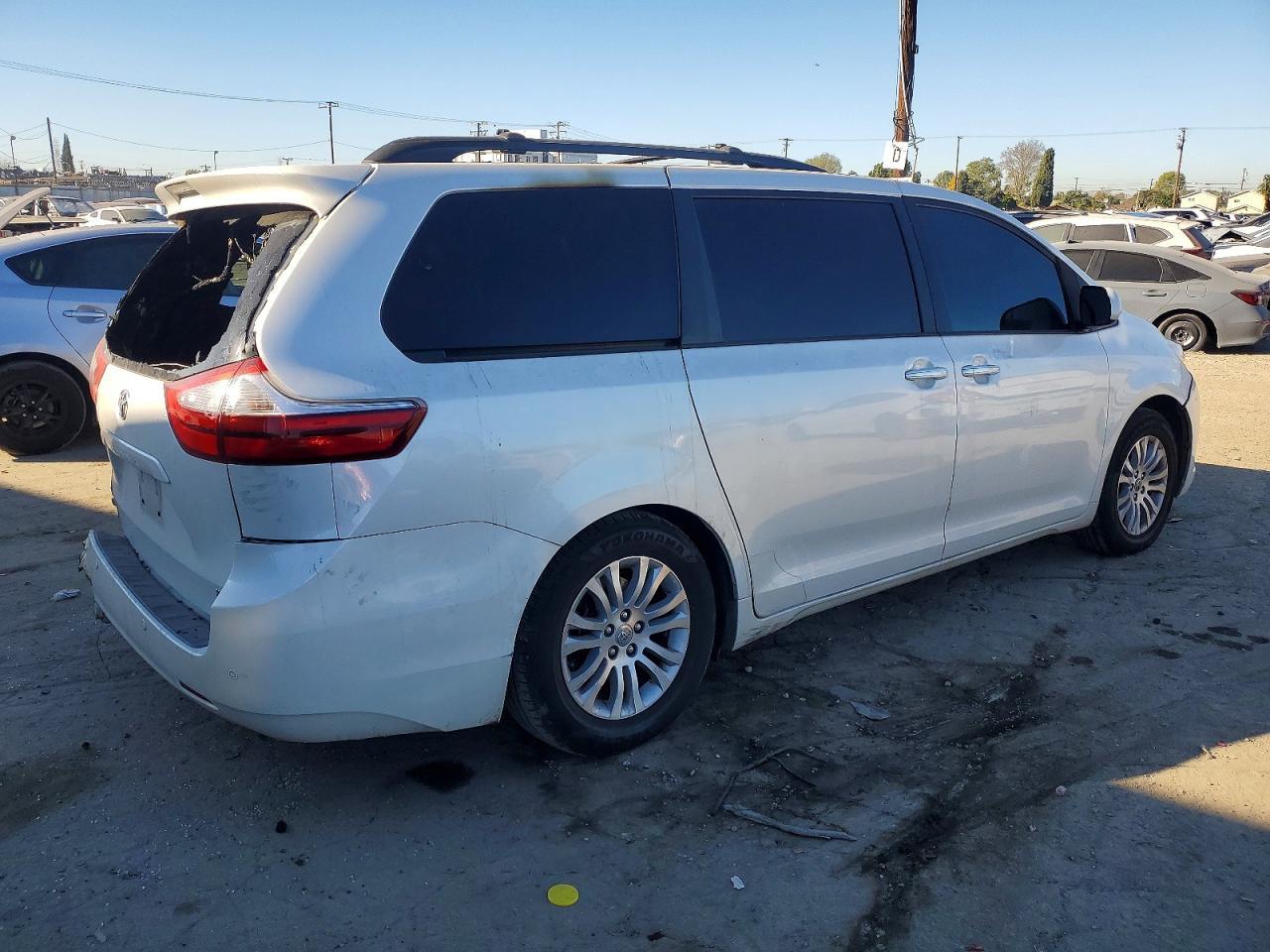 2015 TOYOTA SIENNA