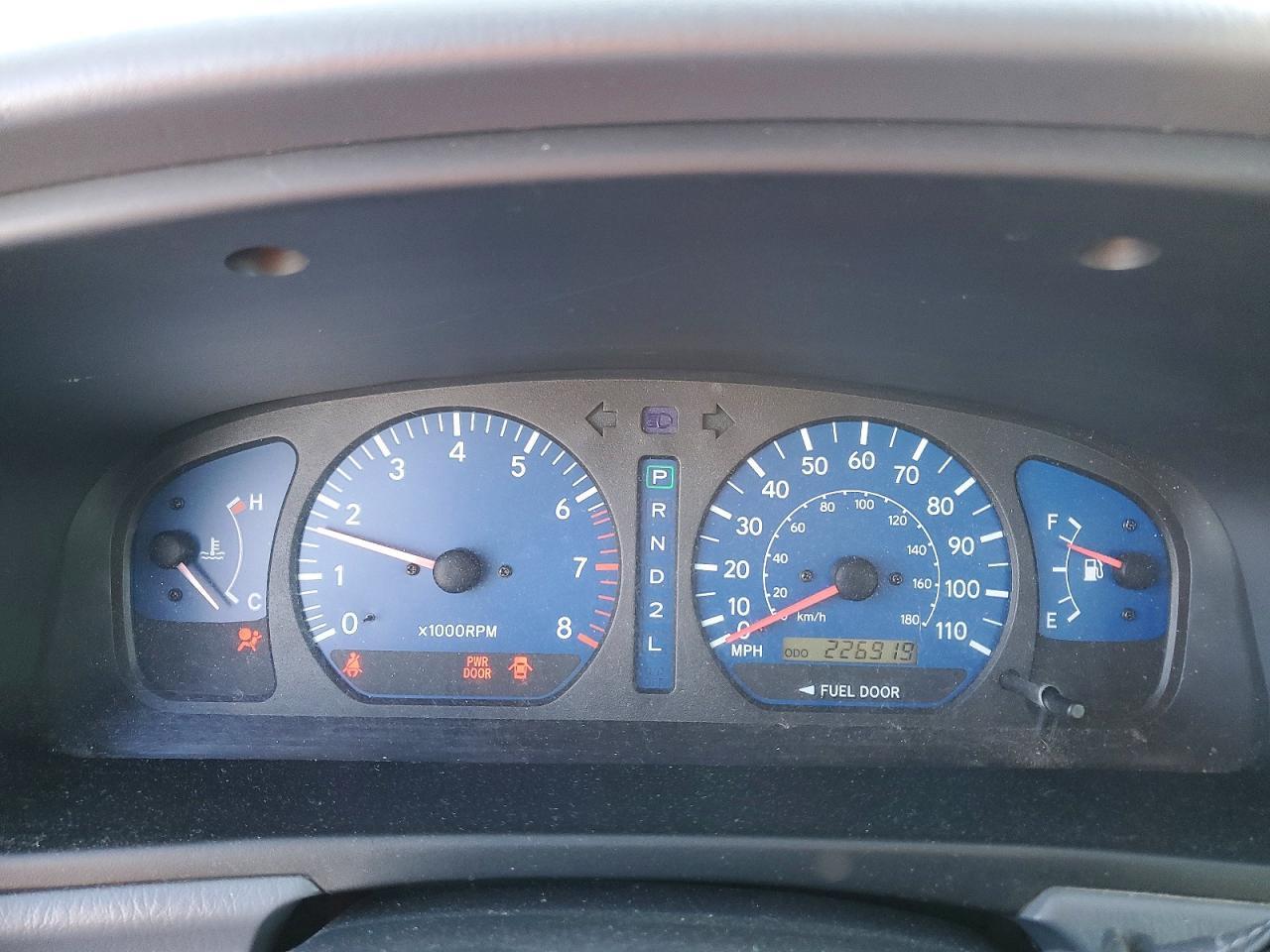 2002 TOYOTA SIENNA