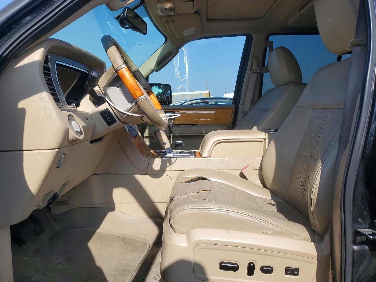 2010 LINCOLN Navigator