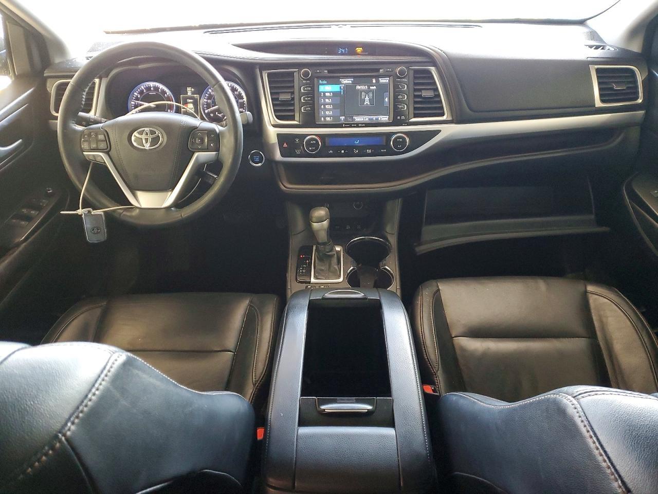 2016 TOYOTA HIGHLANDER