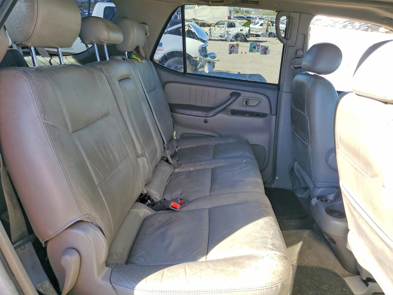 2002 TOYOTA Sequoia