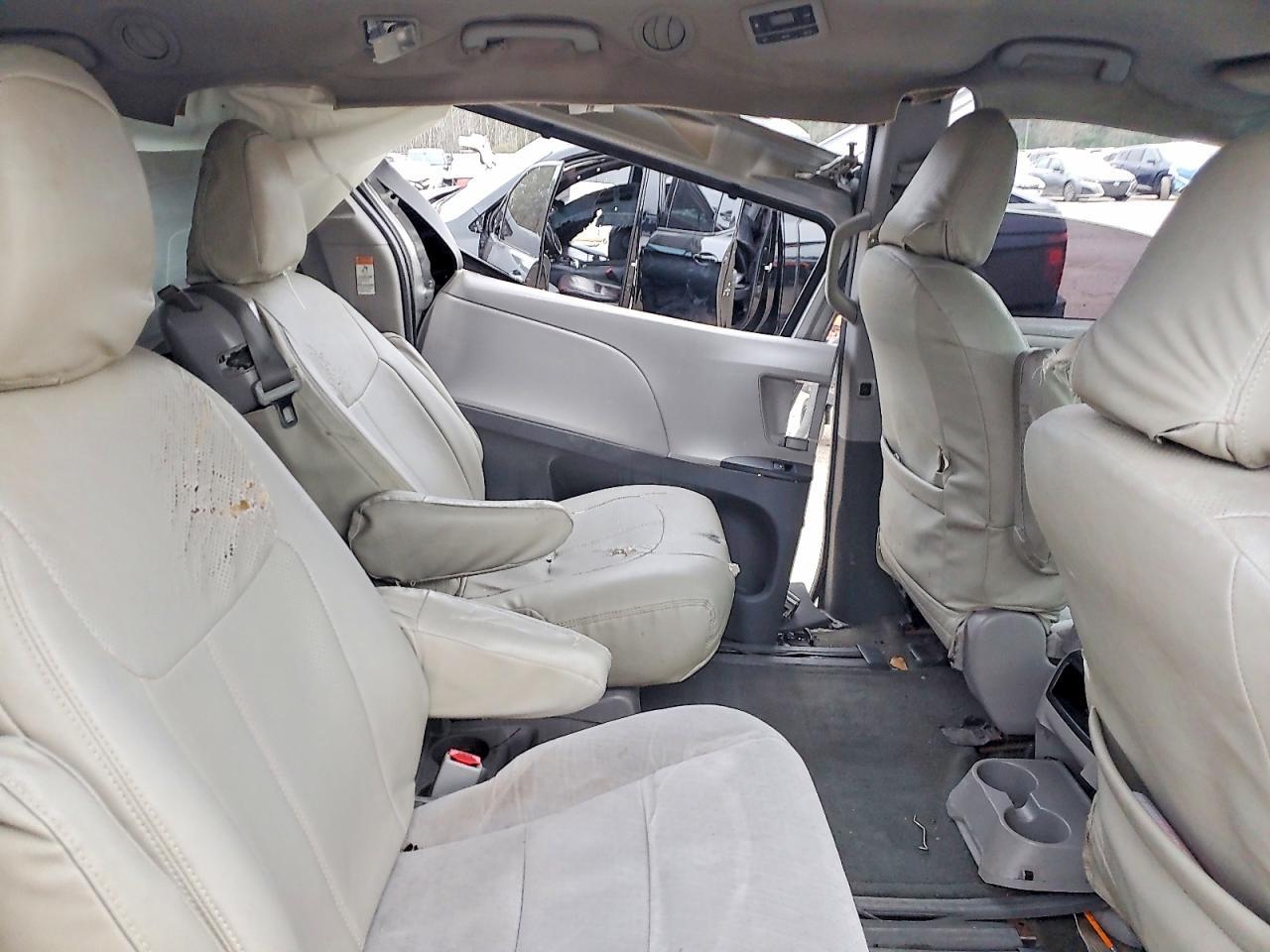 2015 TOYOTA SIENNA