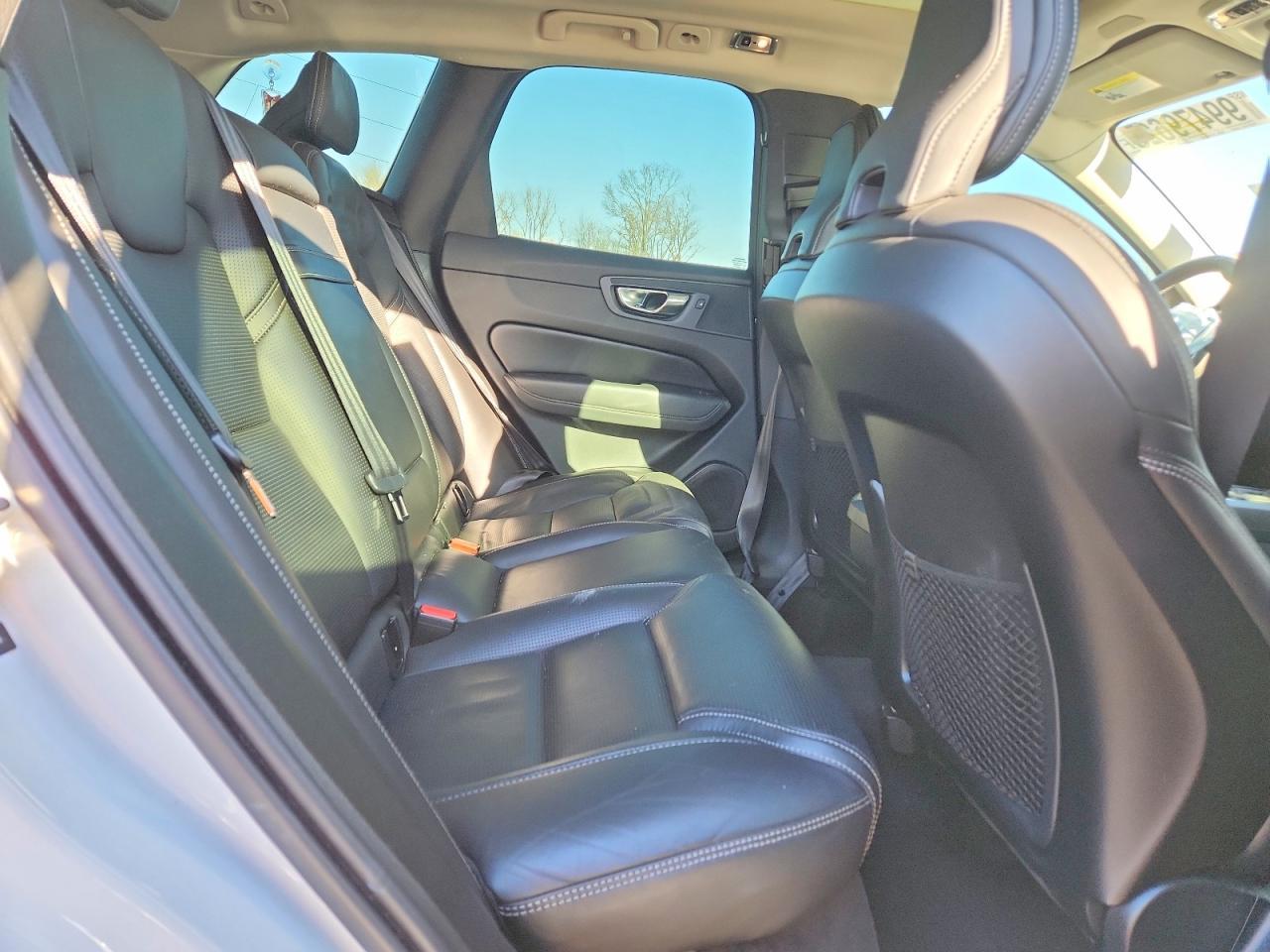 2021 VOLVO XC60