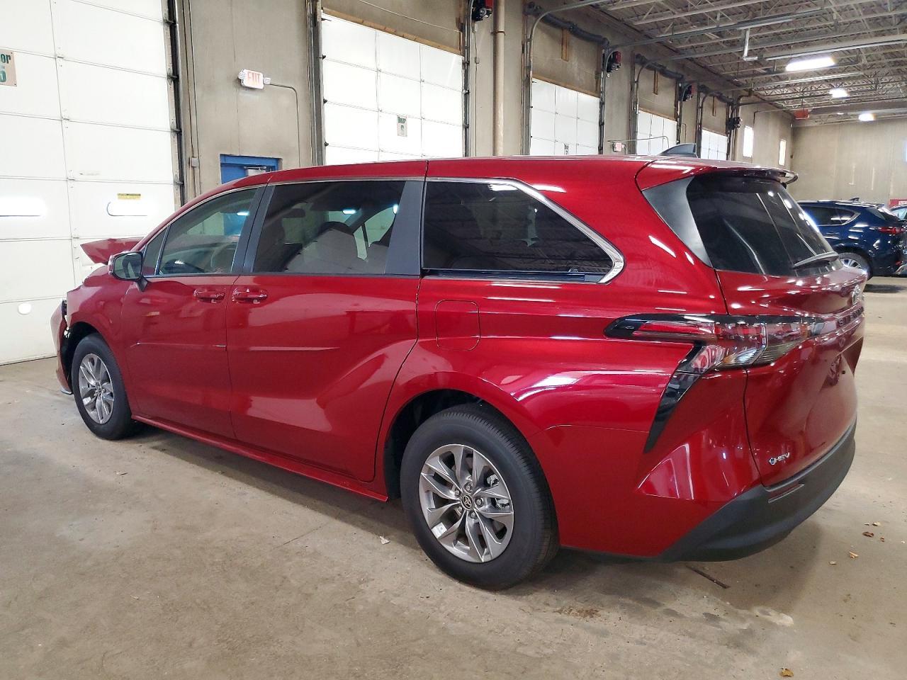 2025 TOYOTA SIENNA