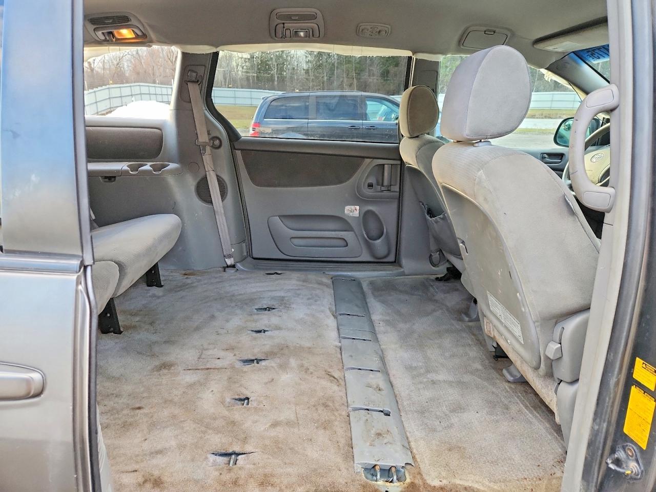 2005 TOYOTA SIENNA
