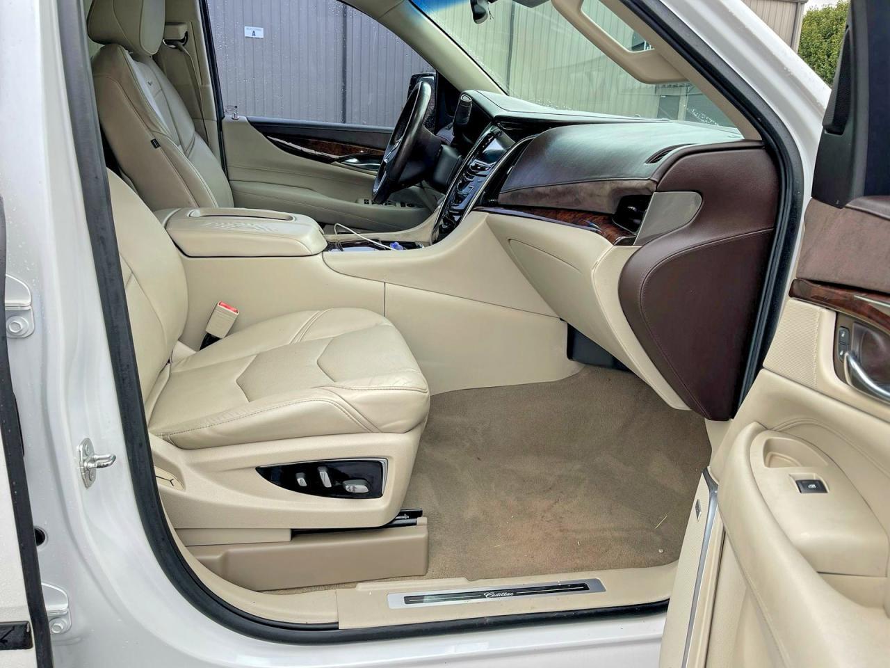 2016 CADILLAC Escalade ESV