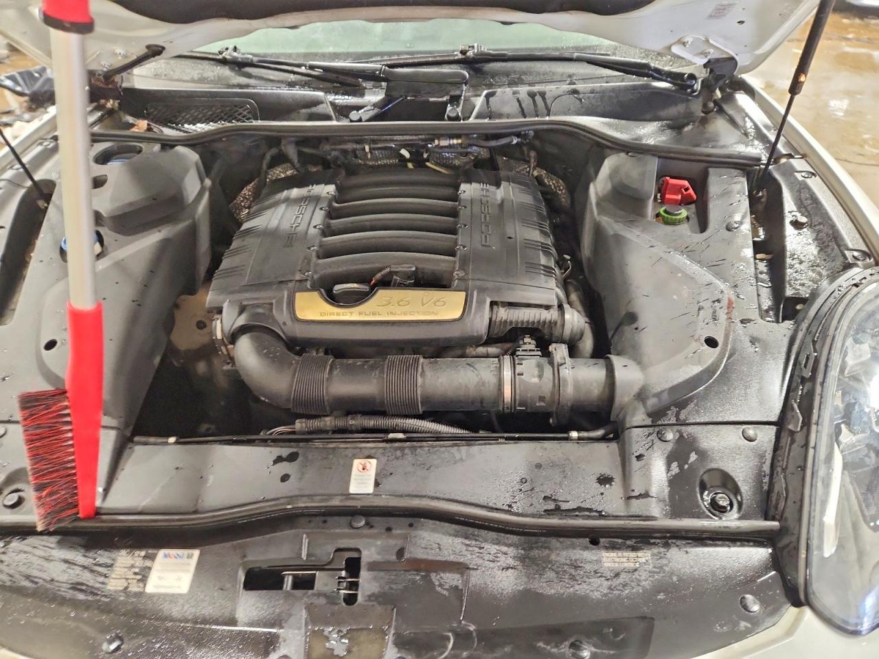 2016 PORSCHE CAYENNE