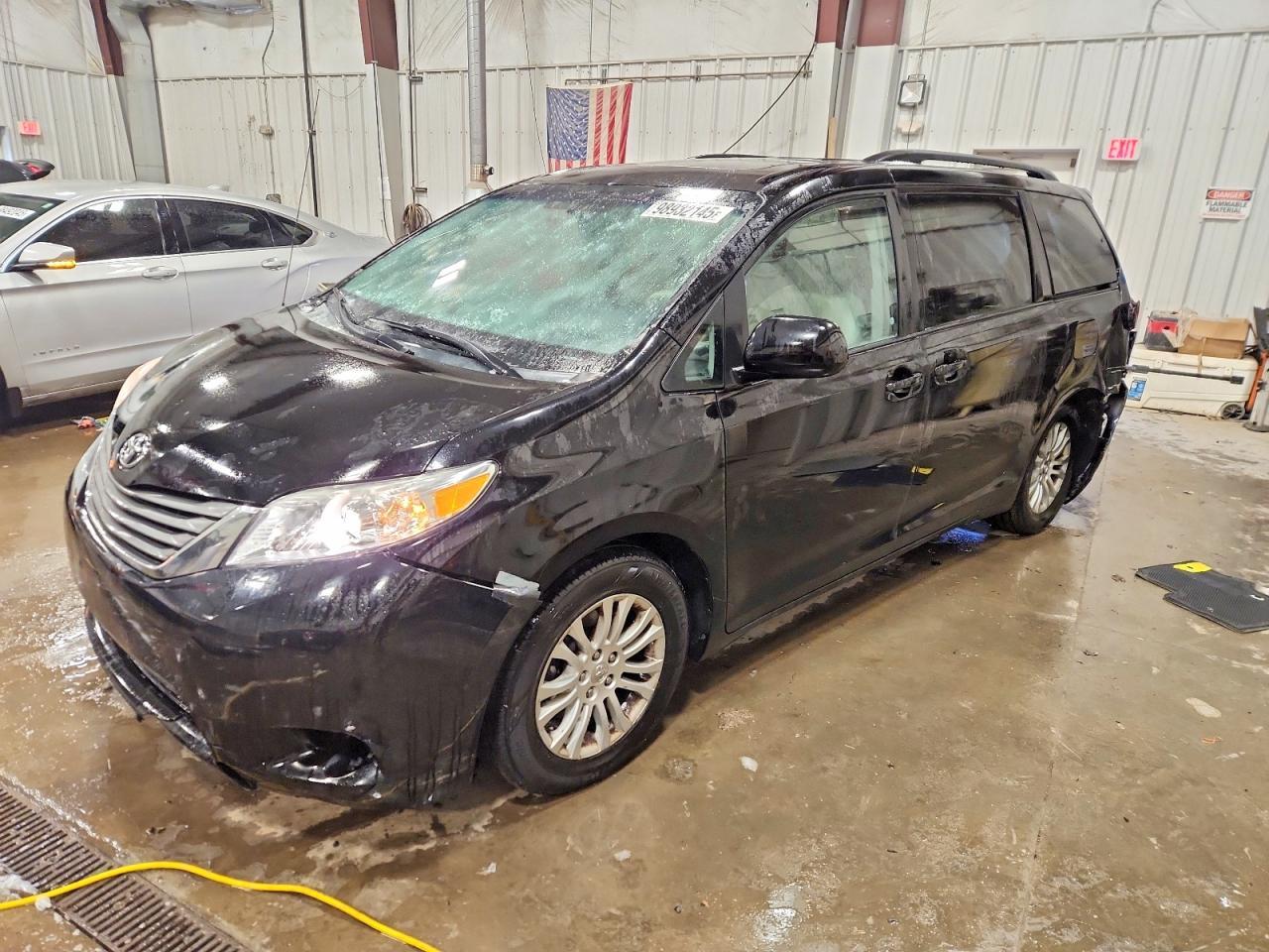 2014 TOYOTA SIENNA