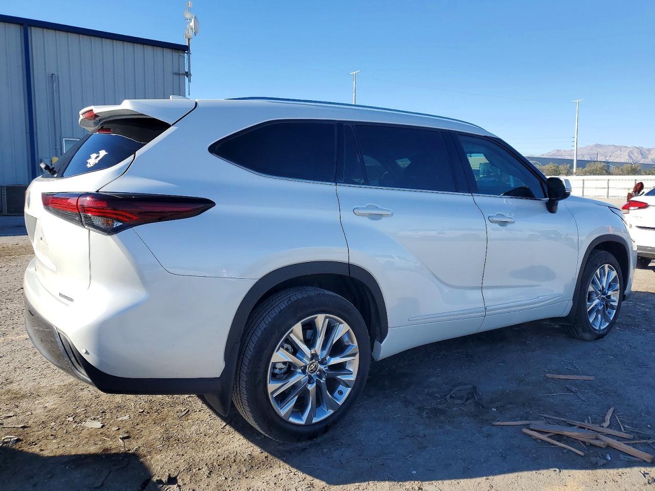 2024 TOYOTA HIGHLANDER