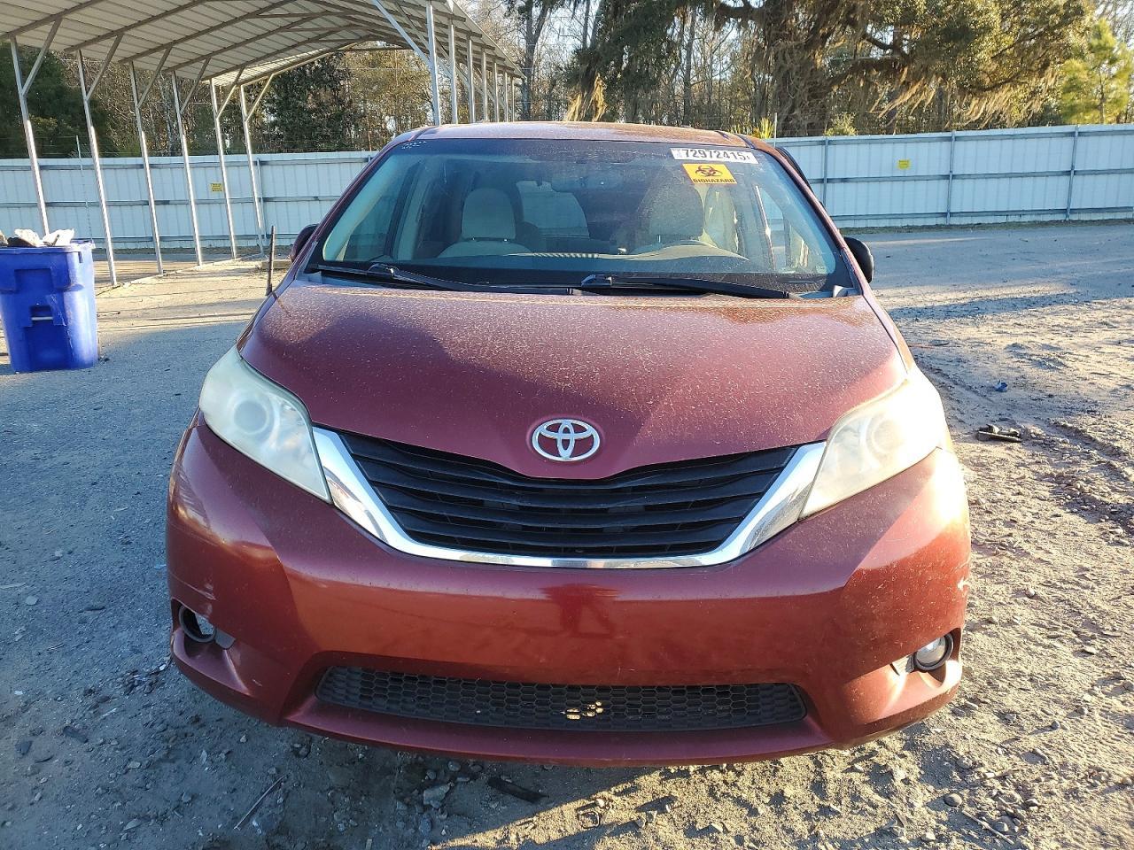 2013 TOYOTA SIENNA