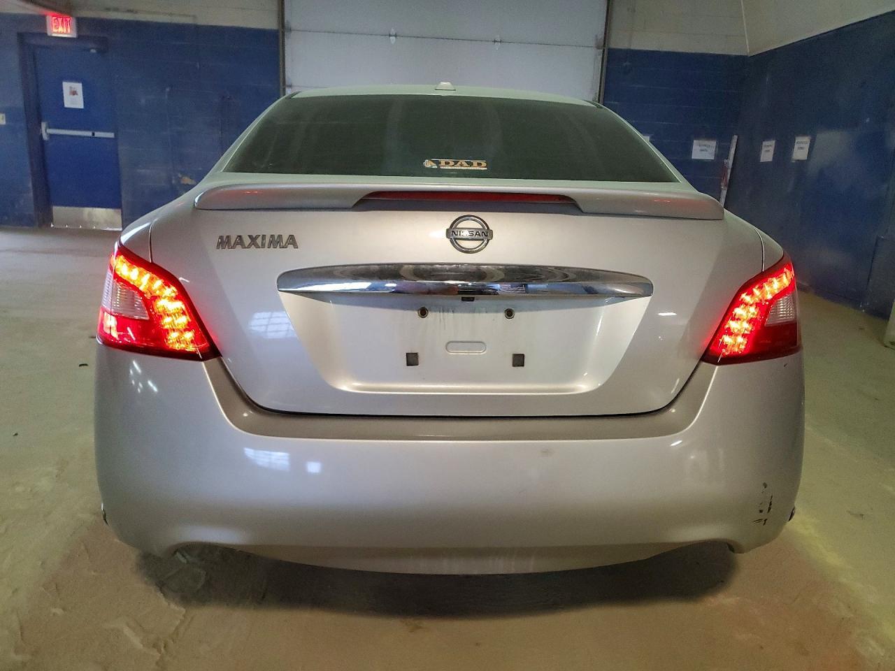 2011 NISSAN Maxima