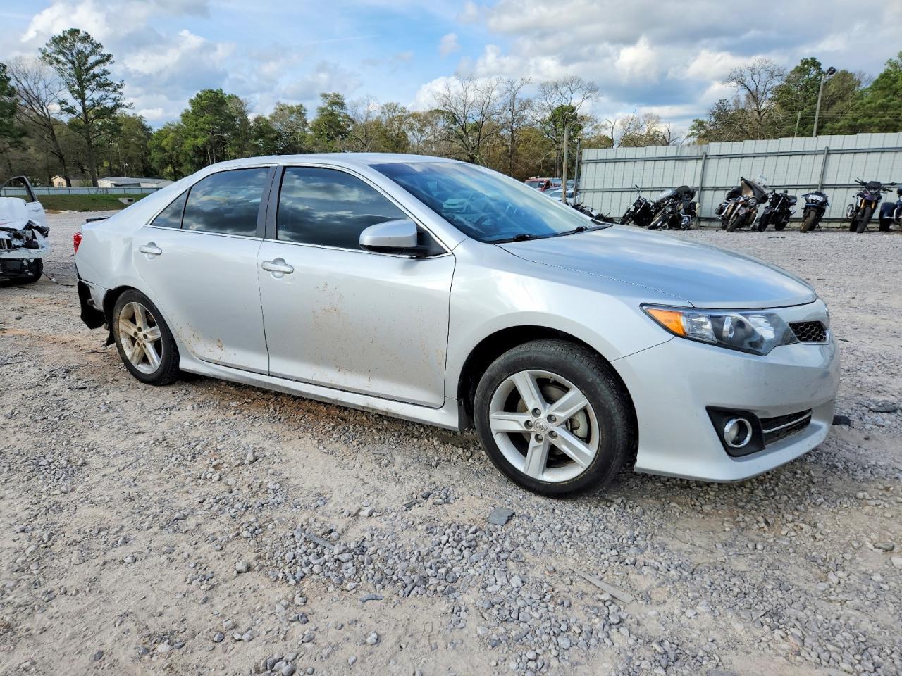 2014 TOYOTA CAMRY