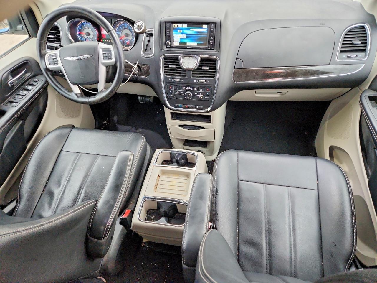 2016 CHRYSLER Town & Country