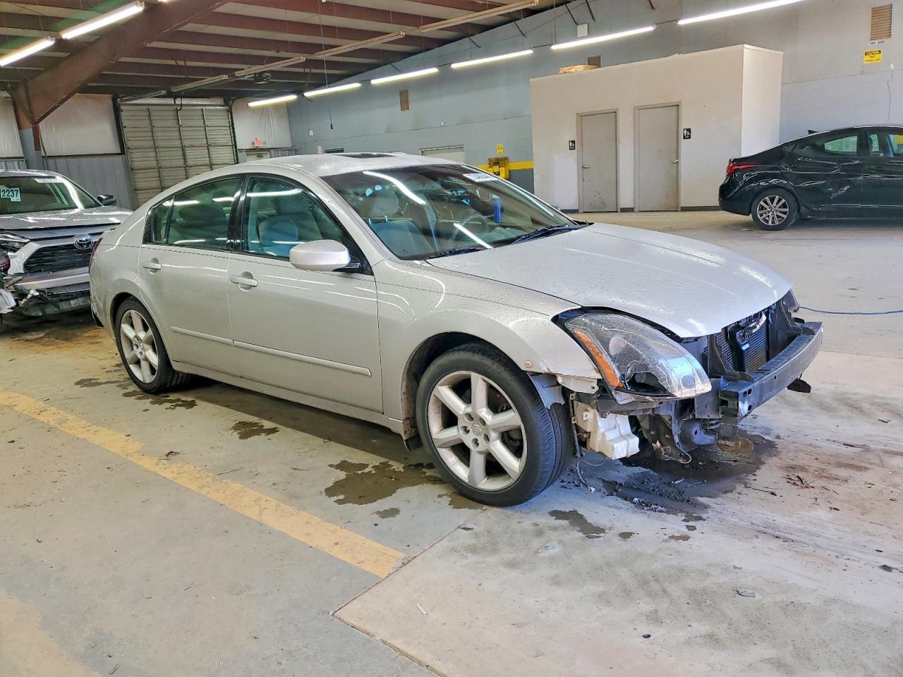 2005 NISSAN Maxima
