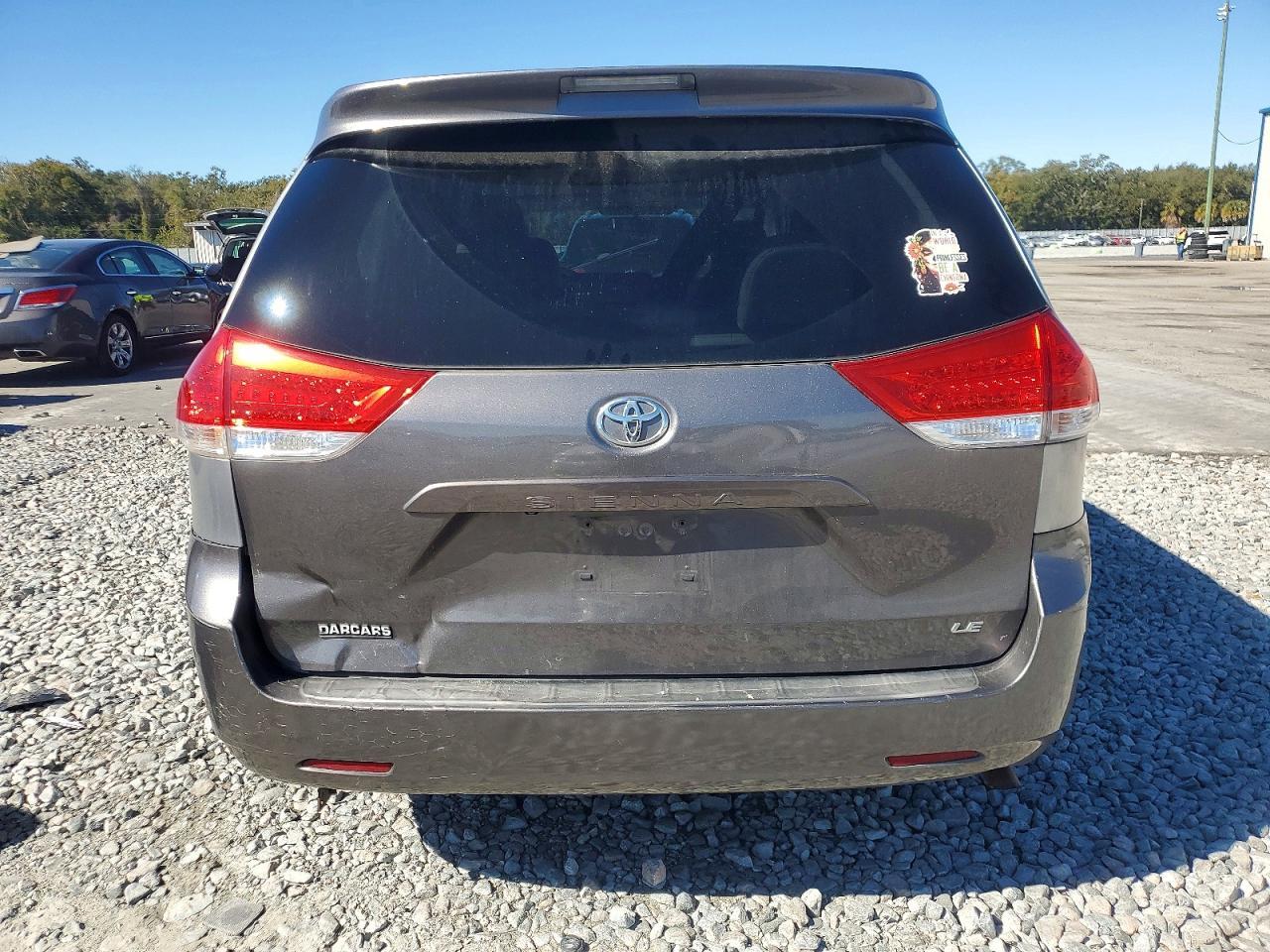 2011 TOYOTA SIENNA
