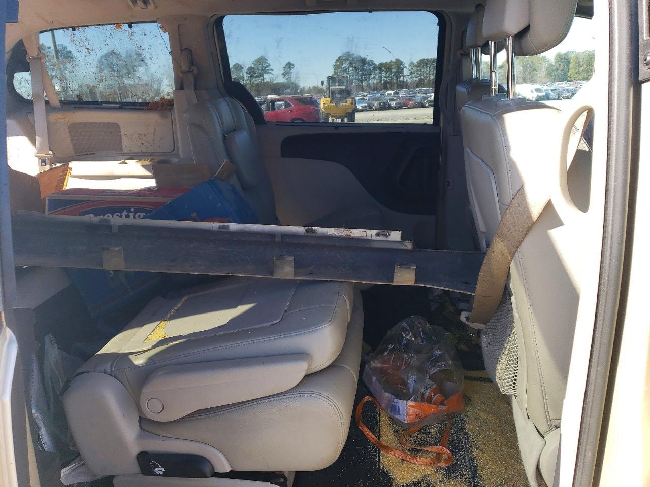 2011 CHRYSLER Town & Country