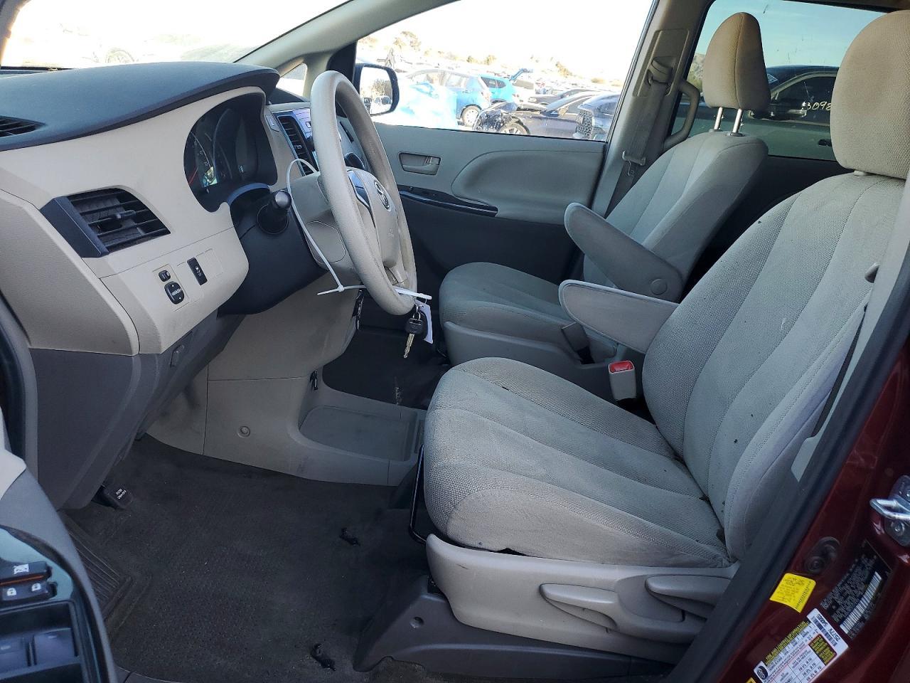 2012 TOYOTA SIENNA