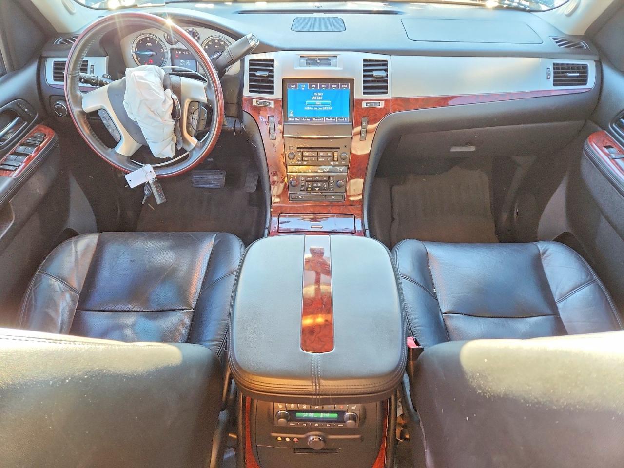 2011 CADILLAC ESCALADE