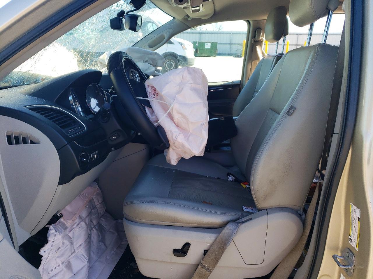 2011 CHRYSLER Town & Country