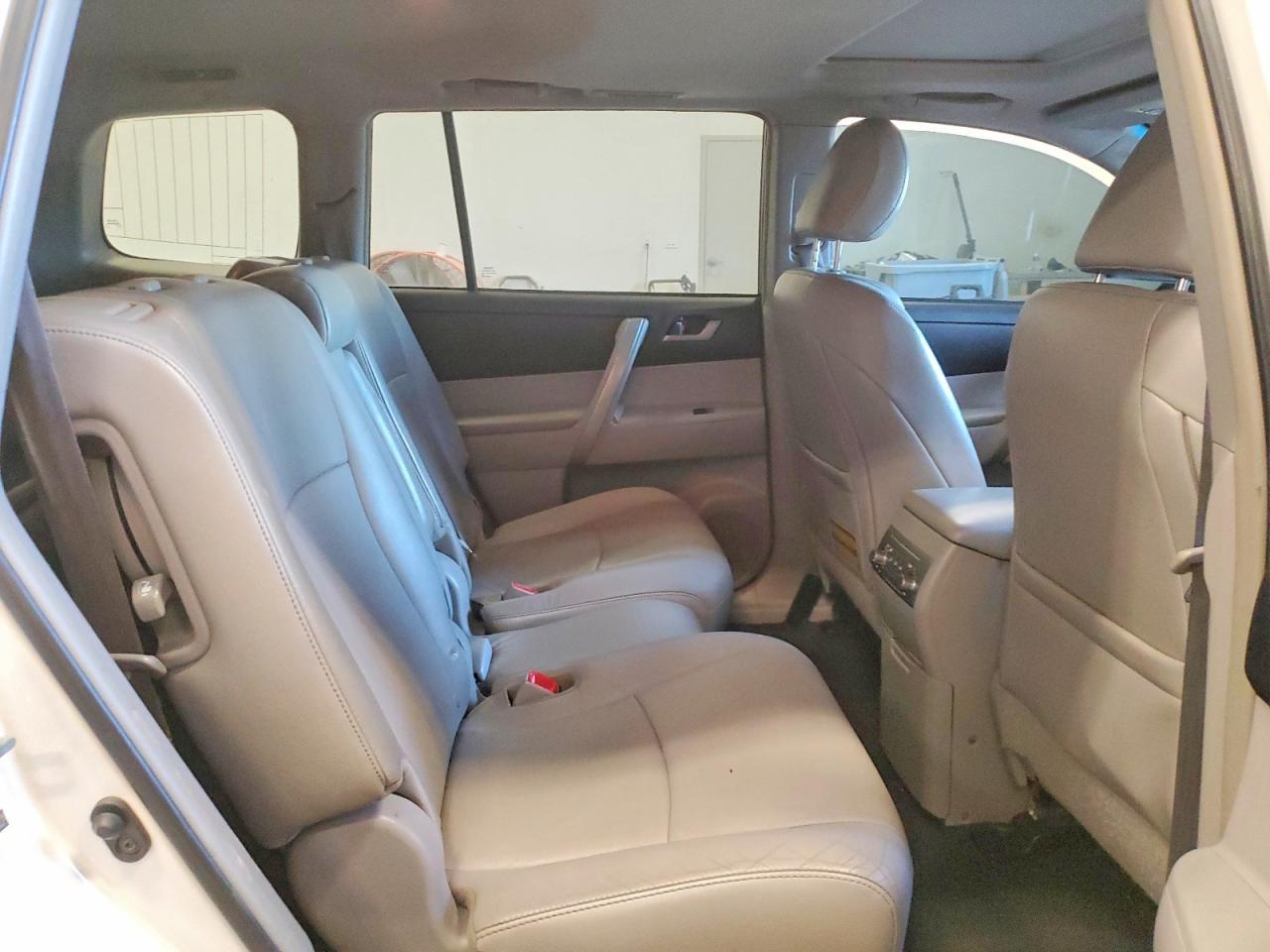 2013 TOYOTA HIGHLANDER